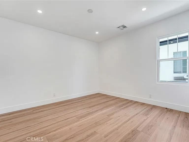 6722-6724 Katherine Ave — Photo 11