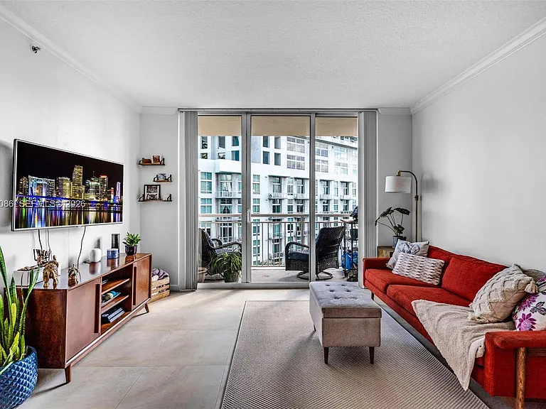 2000 N Bayshore Dr #909 — Photo 7