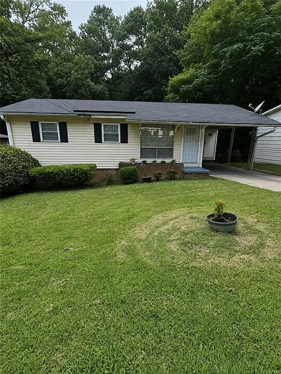 3 bed, 1.0 bath, 816 sqft, $1,690 — Photo 1