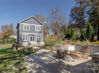 11 Pine Ridge Rd, Asheville, NC 28805