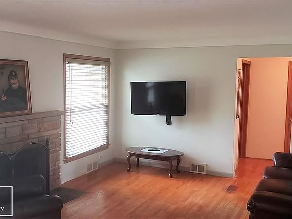 2nd image of 21635 Yale St