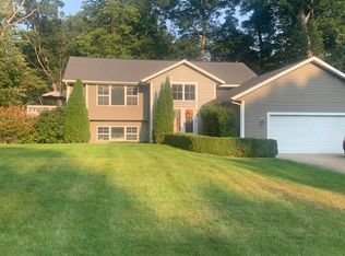 6632 E Point Dr, Fruitport, MI 49415