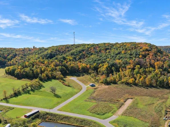 21 Woods Trl, Ontario, WI 54651