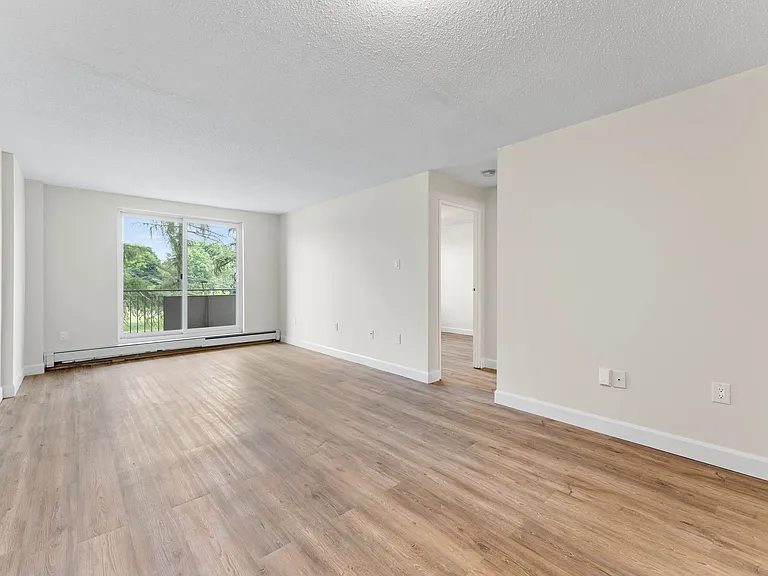 15 Sympatica Cres — Photo 10