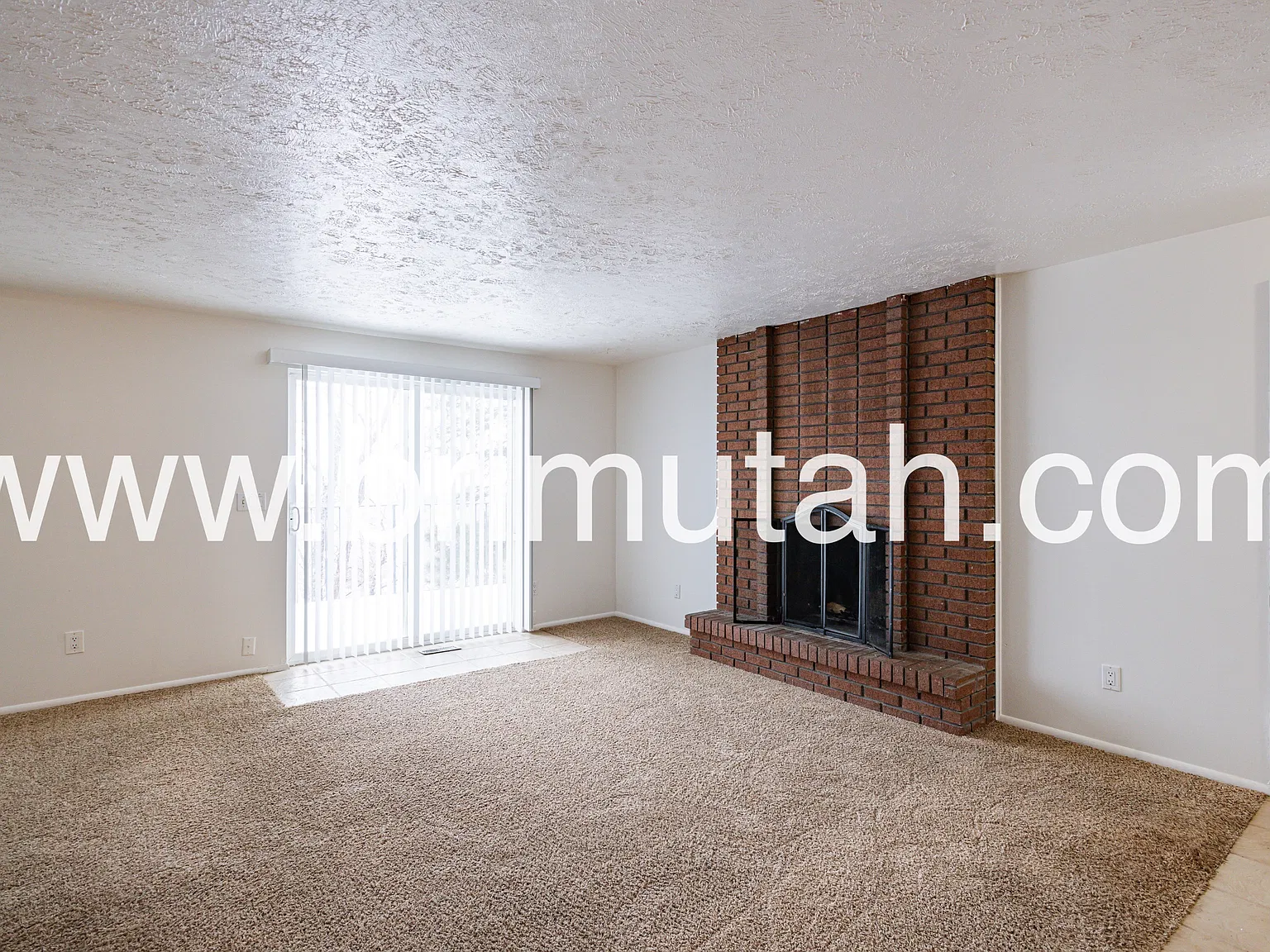 4670/4672 Stratton Drive - 4672 — Photo 2