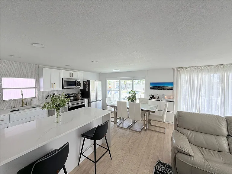 5221 SW 25th Ave — Photo 15