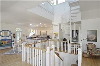 4th image of 16 Streamwood Dr