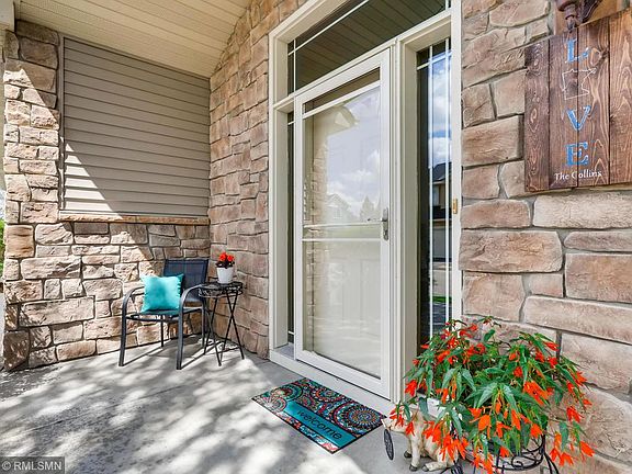 3rd image of 418 Aqua Cir