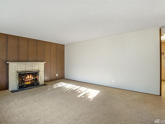 Big bright living room with lots of natural light.