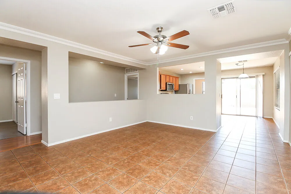 3 bed, 2.0 bath, 1363 sqft, $2,295 — Photo 4
