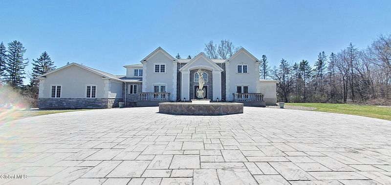 4th image of 2820 Balltown Road