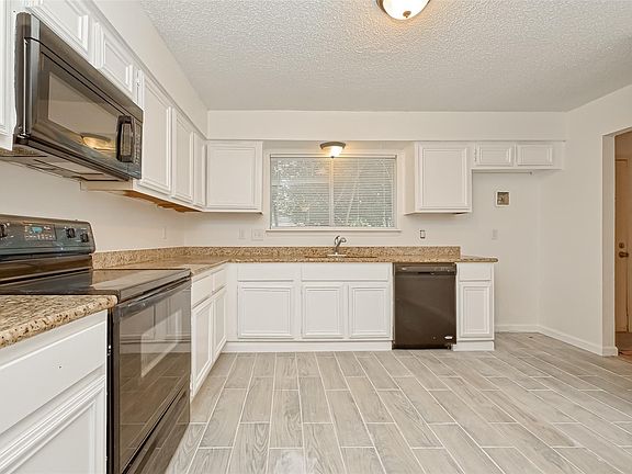 4th image of 5302 Oaklynn Dr