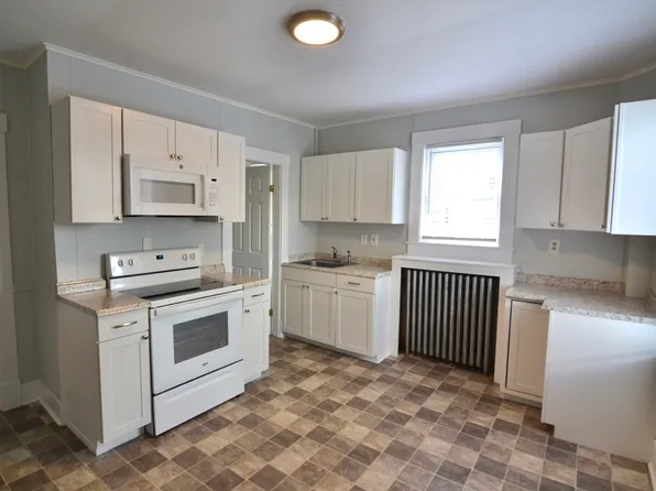 208 Irving St APT 1L, Framingham, MA 01702