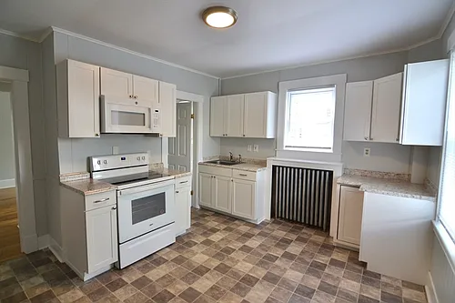 208 Irving St #1L Photo 1