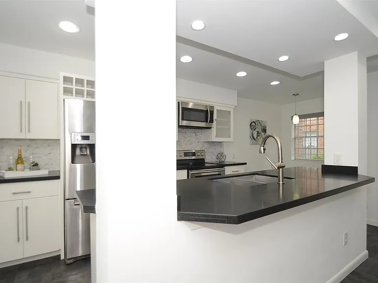 5524 Beverlyhill St #2 — Photo 7