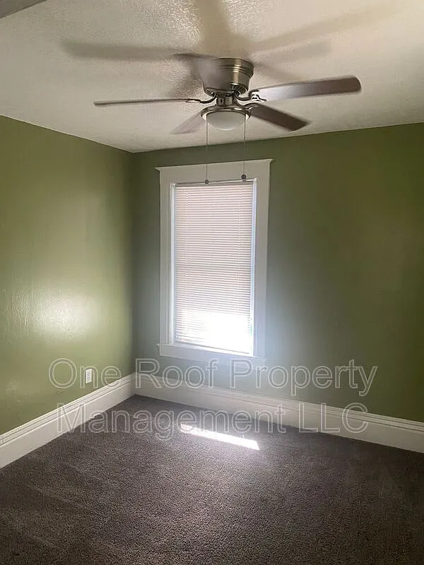 4 bed, 2.0 bath, 1200 sqft, $1,569 — Photo 2