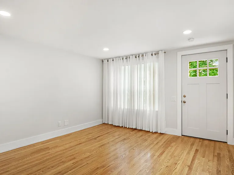 2710 Union St #1 — Photo 3