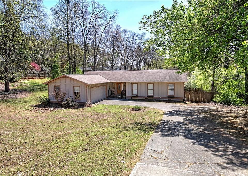 1st image of 5 Marguerite Dr