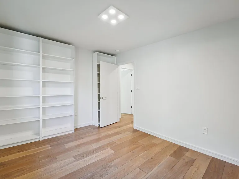 3927 Balcones Dr — Photo 27