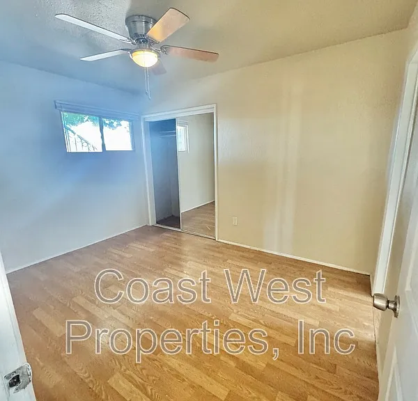 4252 Ingraham St — Photo 14