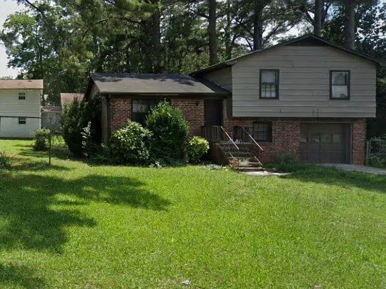 1703 Pheasant Dr — Photo 2