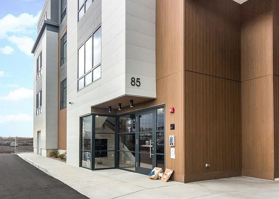 85 Myrtle St #304