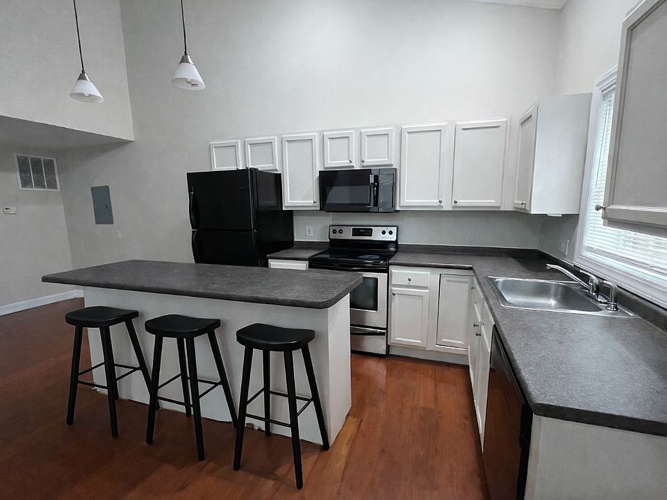 1st image of 189 Dartmouth St APT 1