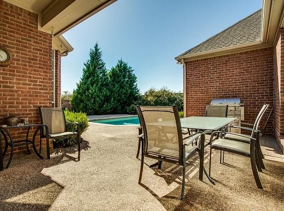 3rd image of 3301 Elam Ct