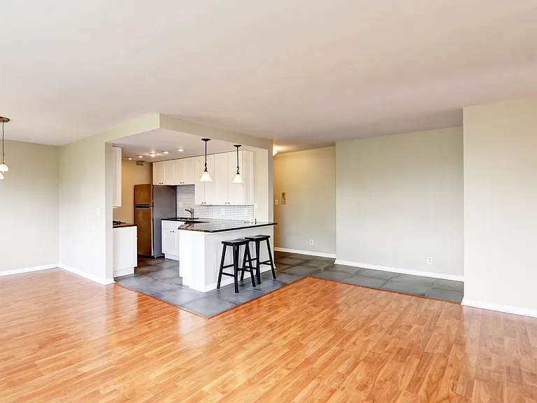 1620 E Broad St #402 — Photo 14