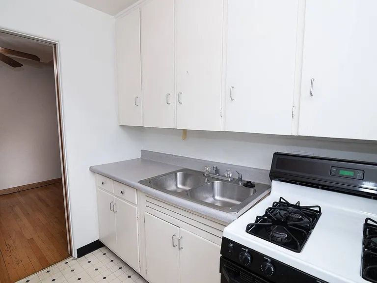 1283 Elizabeth St — Photo 11