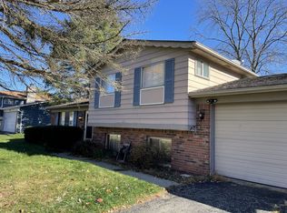 2736 Ravenglass Rd, Waterford, MI 48329