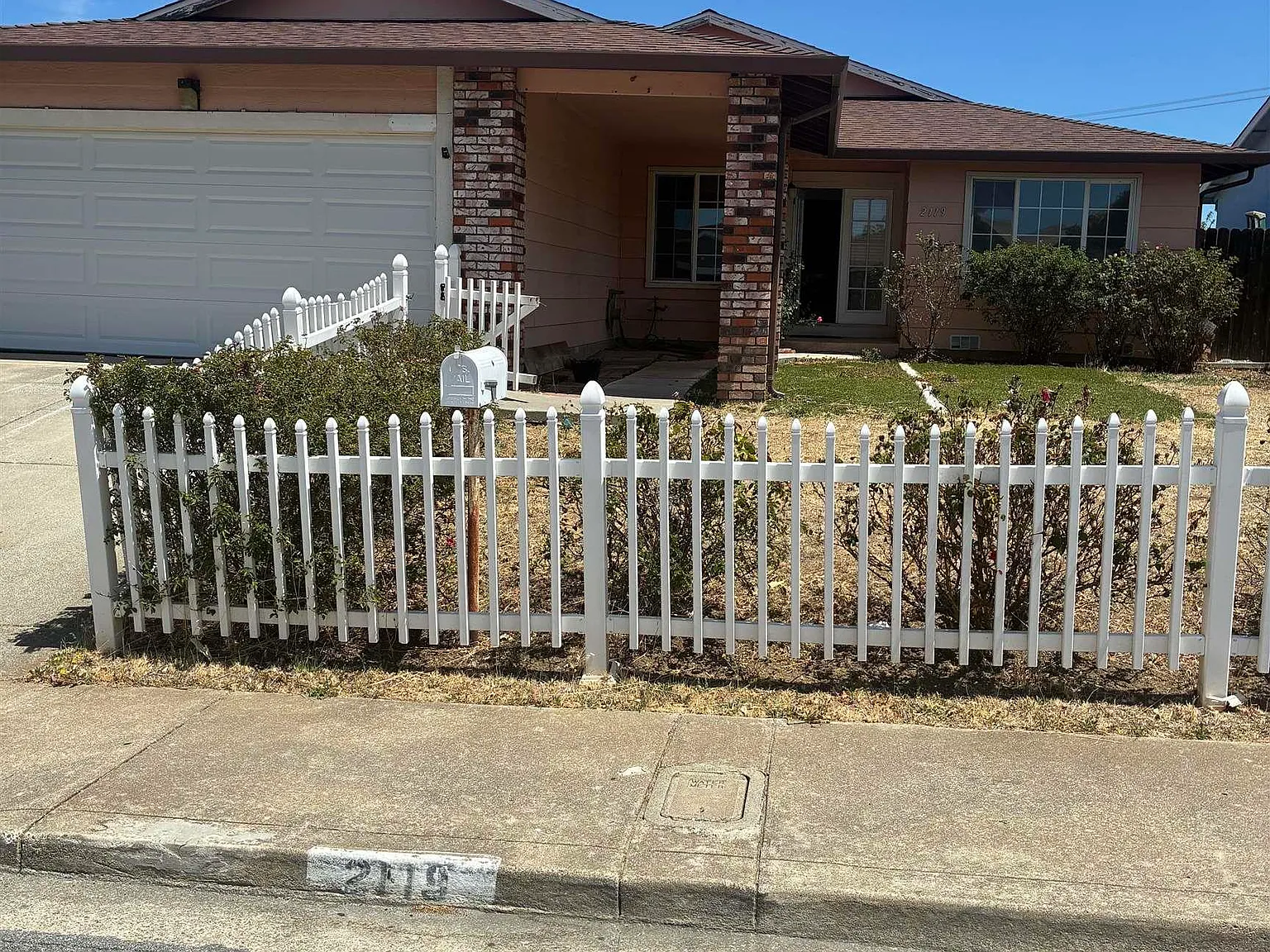 3 bed, 2.0 bath, 1386 sqft, $3,100 — Photo 2