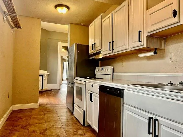 2 bed, 2.0 bath, 1200 sqft, $1,700 — Photo 2