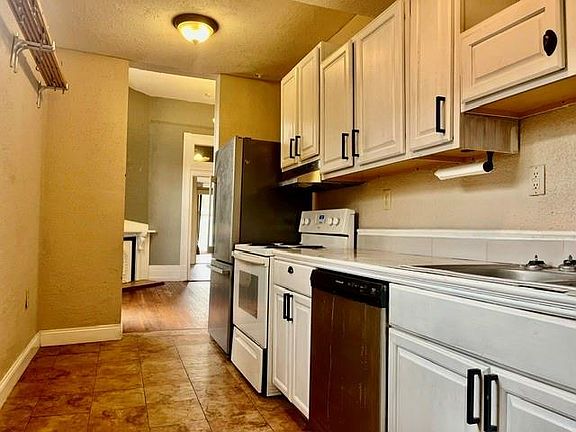2nd image of 1711 Jackson Ave APT B