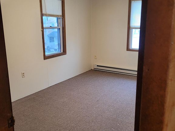 3rd image of 715 W Grove St #C