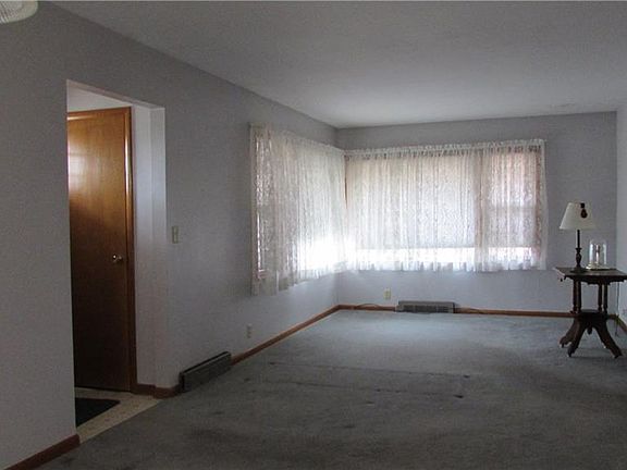 5th image of 905 W Robinson St