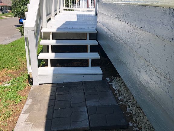 3rd image of 3302 Doniphan Ave