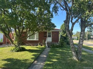 28561 Leona St, Garden City, MI 48135