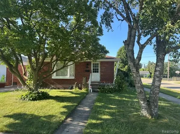 28561 Leona St, Garden City, MI 48135