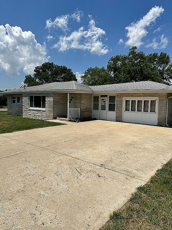 408 W Robinson St, Wayne City, IL 62895 Zillow