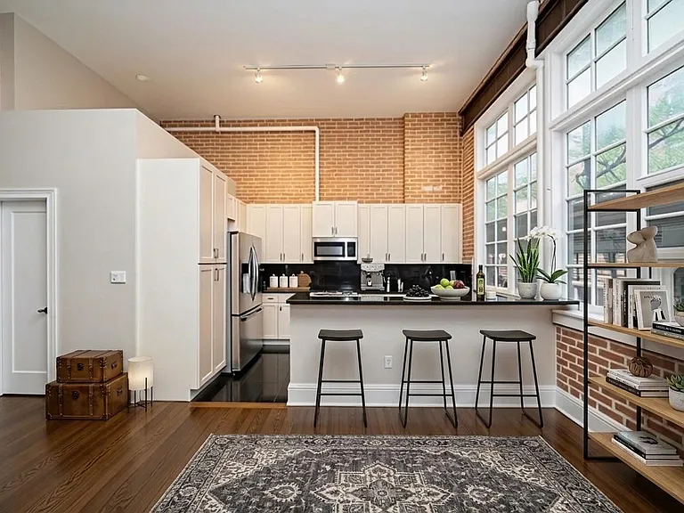 116 E 19th St #3 — Photo 4
