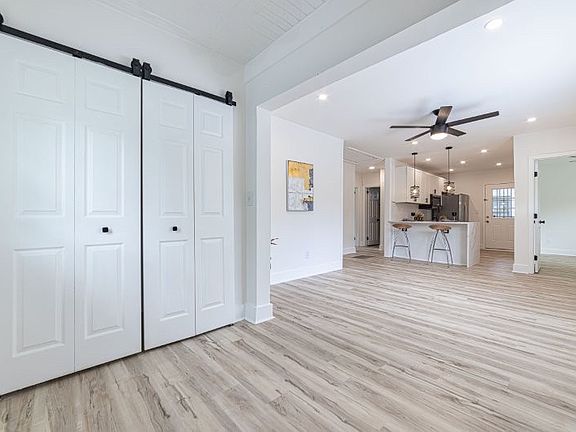 3rd image of 2736 Joyce Ave