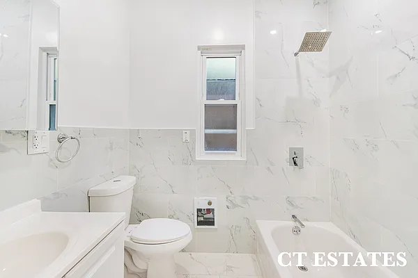 Bathroom, photo 1