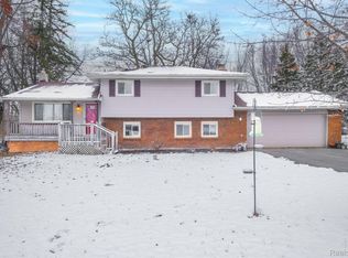 5636 Genesee Rd, Lapeer, MI 48446