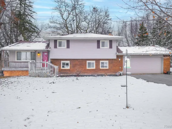 5636 Genesee Rd, Lapeer, MI 48446