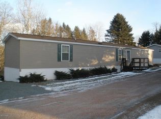 8 Warrings Rd, Honesdale, PA 18431