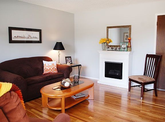 2nd image of 565 Coachway Ln