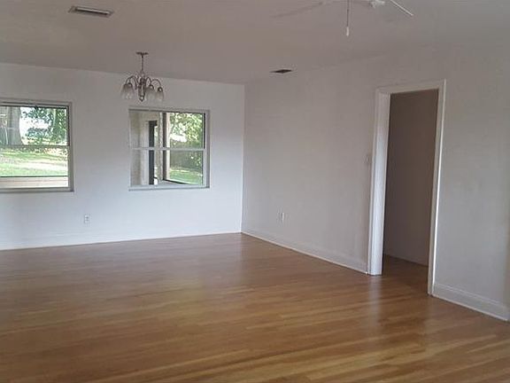 5th image of 354 W Montrose St