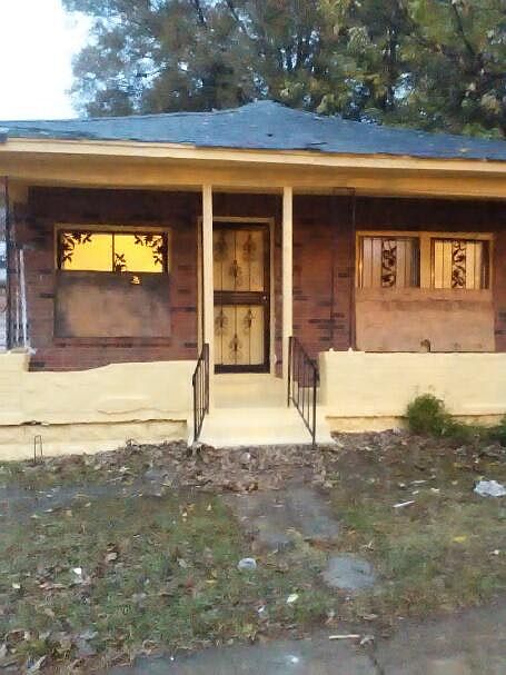 3 bedrooms; all hardwood floors. Nice corner lot...roomy ho