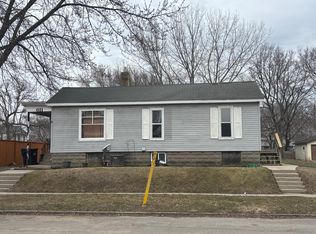 611 4th St SW, Willmar, MN 56201